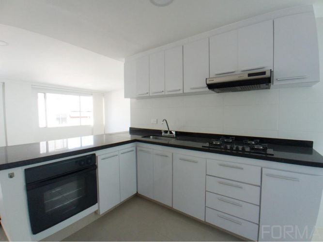 Apartamento de 2 alcobas en venta en Santa Barbara Oriental, Bogotá, 87 m² · foto 8 de 19