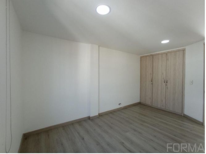 Apartamento de 2 alcobas en venta en Santa Barbara Oriental, Bogotá, 87 m² · foto 10 de 19