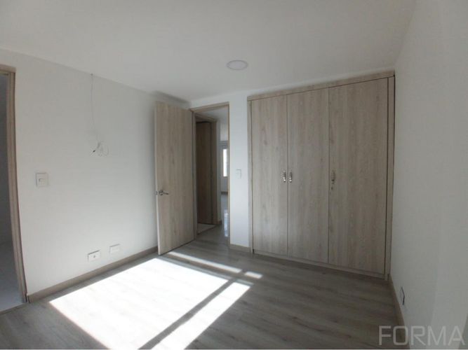Apartamento de 2 alcobas en venta en Santa Barbara Oriental, Bogotá, 87 m² · foto 11 de 19