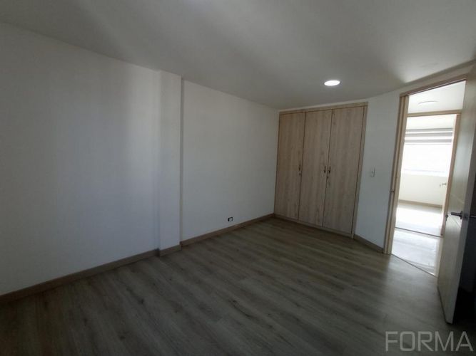 Apartamento de 2 alcobas en venta en Santa Barbara Oriental, Bogotá, 87 m² · foto 13 de 19