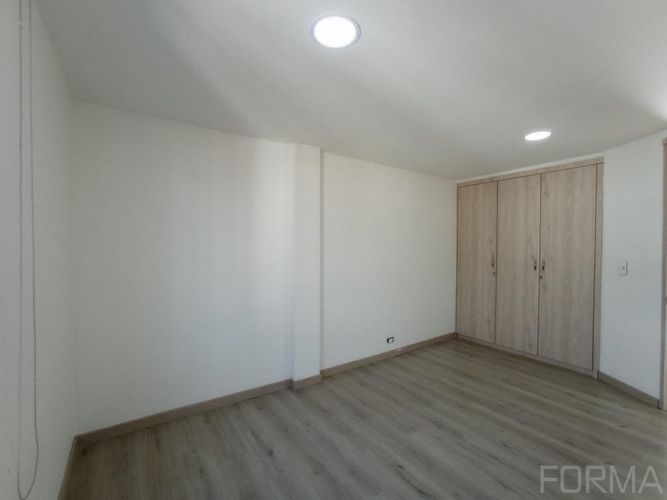 Apartamento de 2 alcobas en venta en Santa Barbara Oriental, Bogotá, 87 m² · foto 16 de 19
