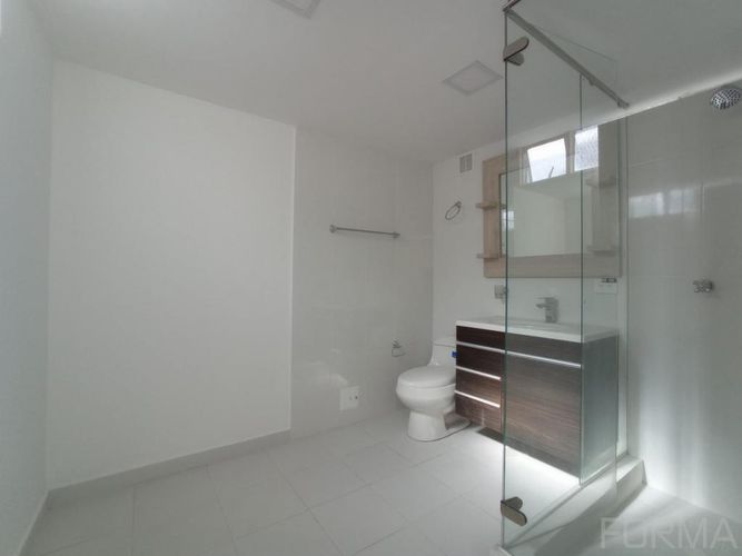 Apartamento de 2 alcobas en venta en Santa Barbara Oriental, Bogotá, 87 m² · foto 18 de 19
