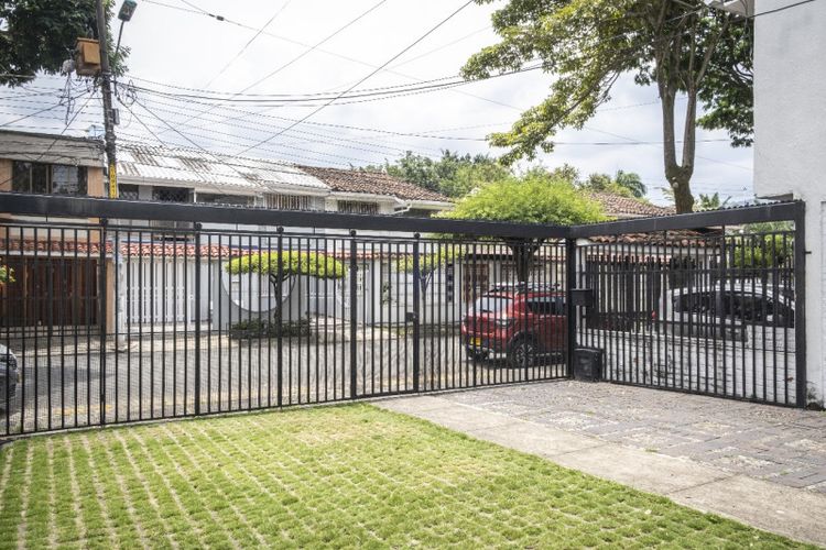 Casa en venta en El Refugio, Cali · foto 2 de 24
