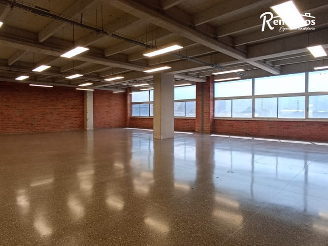 Local en arriendo en Santa Fe, Medellín, 462 m² · foto 2 de 24