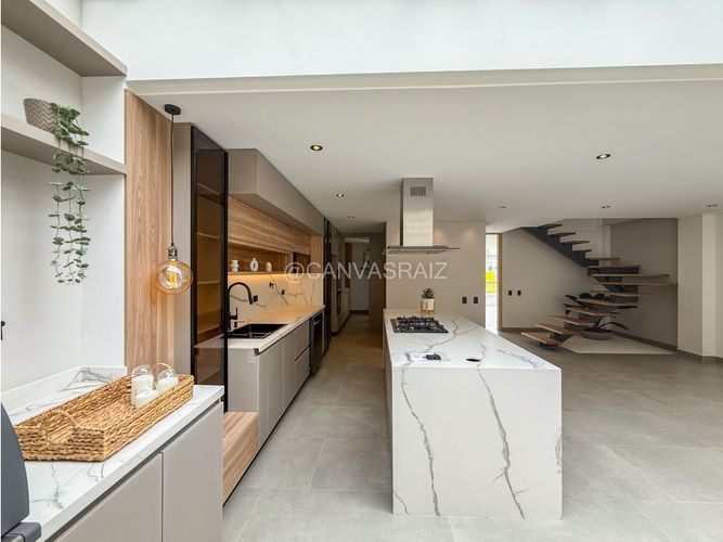 Casa de 3 alcobas en venta en Llano Grande, Rionegro, 174 m² · foto 2 de 13