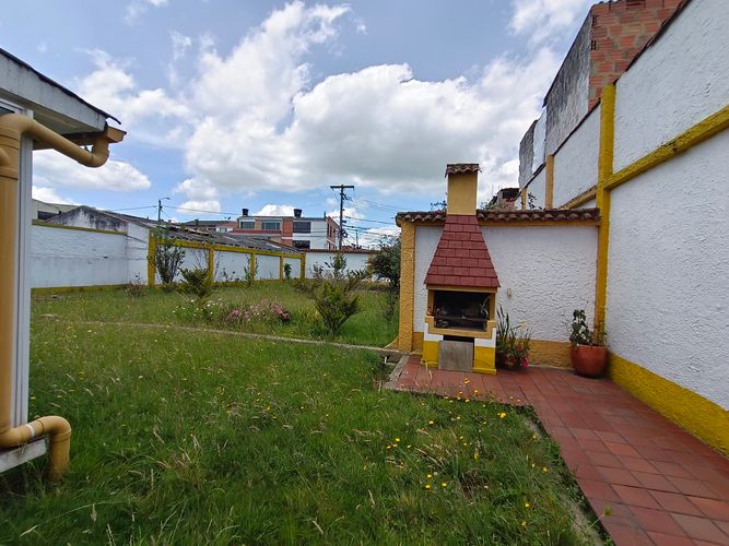 Casa de 3 alcobas en venta en Santa Maria De Los Lagos, Chía, 1000 m² · foto 3 de 21