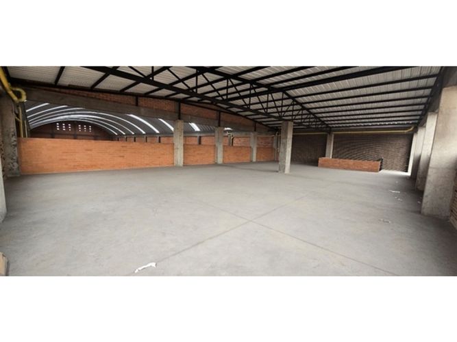 Bodega en arriendo en Cn Balcones De Toscana, Mosquera, 2126 m² · foto 2 de 11