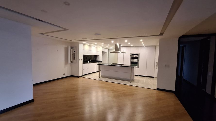 Apartamento de 3 alcobas en venta en La Calleja, Bogotá, 293 m² · foto 3 de 24
