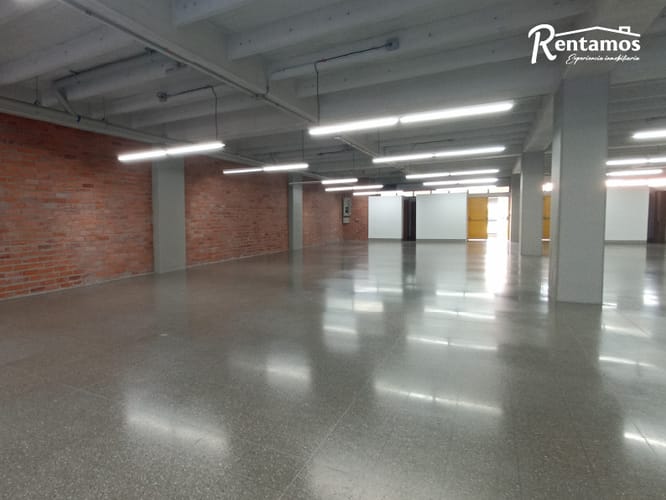 Local en arriendo en Santa Fe, Medellín, 233 m² · foto 2 de 9