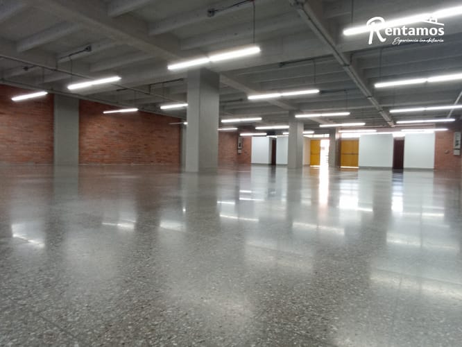 Local en arriendo en Shellmar, Medellín, 466 m² · foto 2 de 23