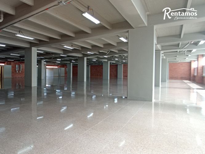 Local en arriendo en Santa Fe, Medellín, 924 m² · foto 7 de 24