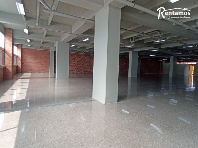 Local en arriendo en Santa Fe, Medellín, 924 m² · foto 15 de 24