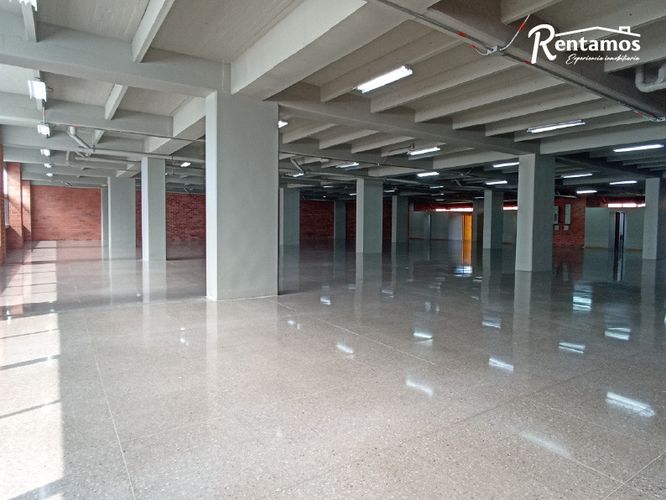 Local en arriendo en Santa Fe, Medellín, 924 m² · foto 17 de 24
