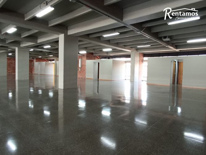 Local en arriendo en Santa Fe, Medellín, 924 m² · foto 19 de 24