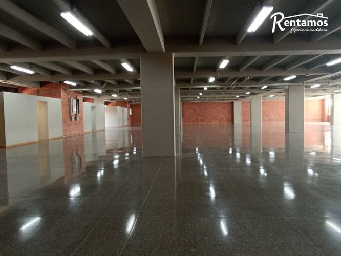 Local en arriendo en Santa Fe, Medellín, 924 m² · foto 23 de 24