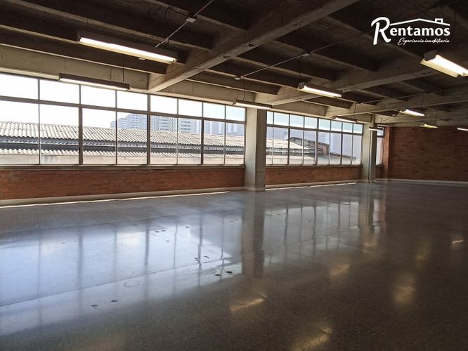 Local en arriendo en Santa Fe, Medellín, 558 m² · foto 2 de 24