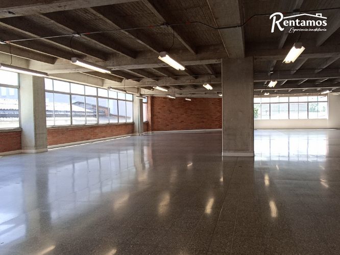 Local en arriendo en Santa Fe, Medellín, 558 m² · foto 3 de 24