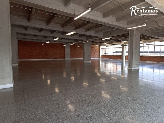 Local en arriendo en Santa Fe, Medellín, 558 m² · foto 18 de 24