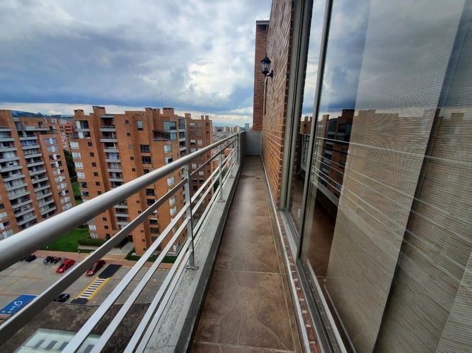 Apartamento de 4 alcobas en venta en Centro Comercial Parque La Colina, Bogotá, 215 m² · foto 18 de 20
