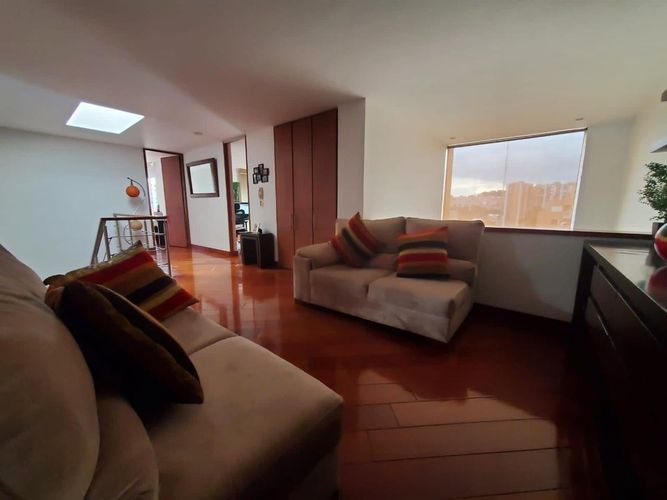 Apartamento de 4 alcobas en venta en Centro Comercial Parque La Colina, Bogotá, 215 m² · foto 2 de 20