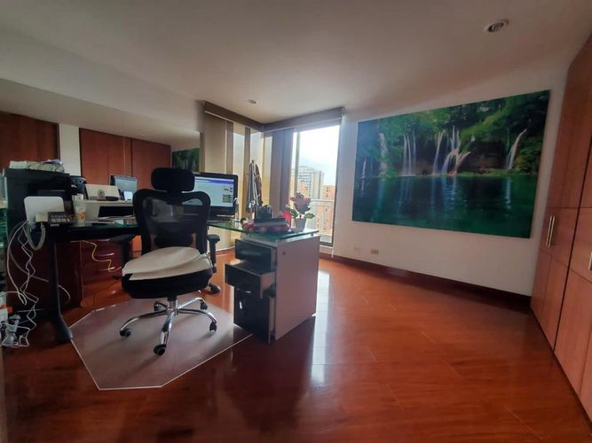 Apartamento de 4 alcobas en venta en Centro Comercial Parque La Colina, Bogotá, 215 m² · foto 6 de 20