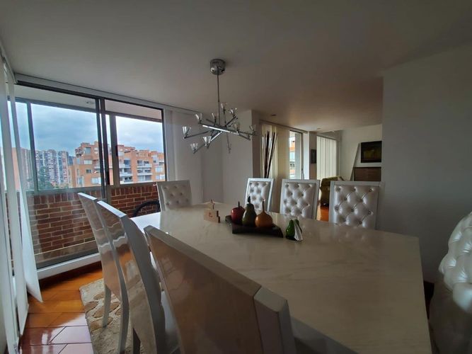 Apartamento de 4 alcobas en venta en Centro Comercial Parque La Colina, Bogotá, 215 m² · foto 10 de 20
