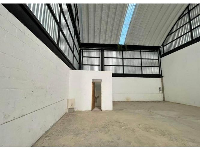 Bodega en arriendo en Berna Mirador, El Carmen de Viboral, 300 m² · foto 4 de 6