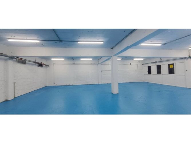 Bodega en arriendo en Perez, Bello, 180 m² · foto 2 de 9
