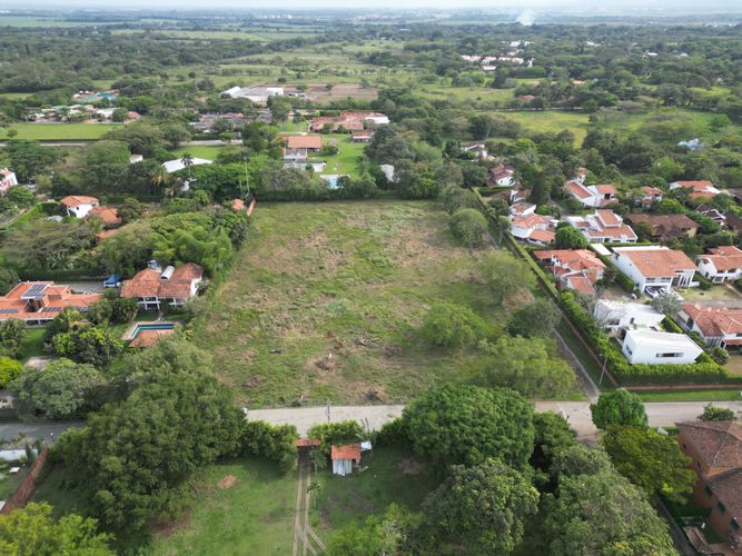 Lote en venta en Cali, 12264 m² · foto 3 de 17