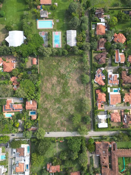 Lote en venta en Cali, 12264 m² · foto 2 de 17