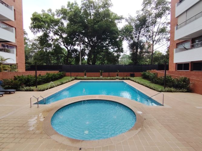 Apartamento en venta en Ciudad Jardin, Cali · foto 2 de 24