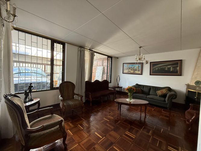 Casa de 4 alcobas en venta en El Batán, Bogotá, 250 m² · foto 5 de 24