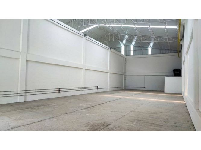 Bodega en arriendo en Los Espejos, Bello, 300 m² · foto 2 de 12