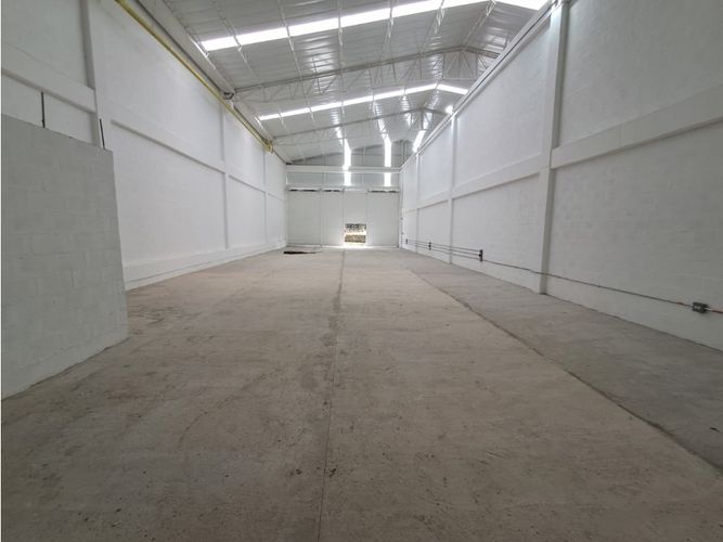 Bodega en arriendo en Los Espejos, Bello, 300 m² · foto 7 de 12