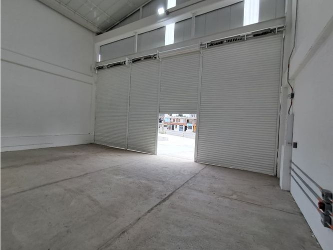 Bodega en arriendo en Los Espejos, Bello, 300 m² · foto 10 de 12