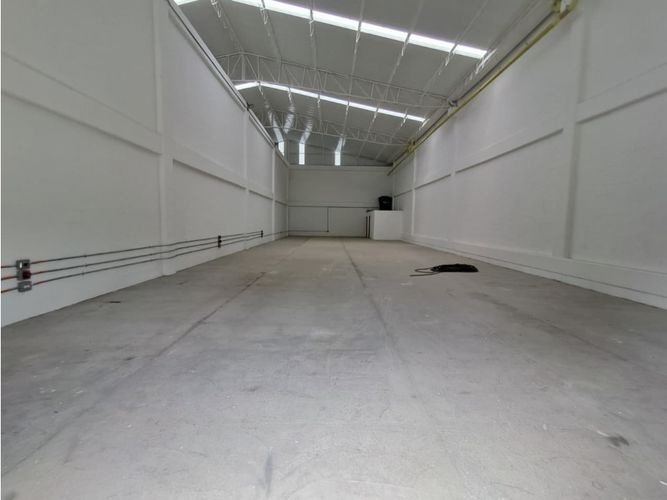 Bodega en arriendo en Los Espejos, Bello, 300 m² · foto 12 de 12