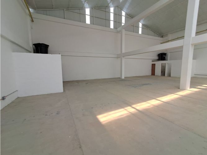 Bodega en arriendo en Los Espejos, Bello, 600 m² · foto 2 de 10