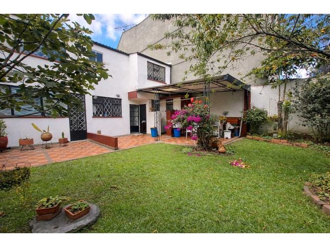 Casa en venta en Normandia Occidental, Bogotá · foto 2 de 12