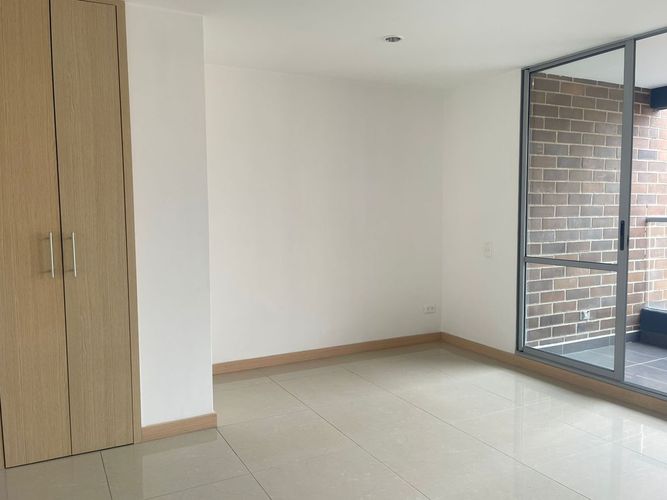 Apartamento de 2 alcobas en venta en San Jose, Sabaneta, 77 m² · foto 2 de 20