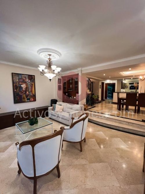 Casa de 4 alcobas en venta en Loma Del Escobero, Envigado, 382 m² · foto 3 de 24