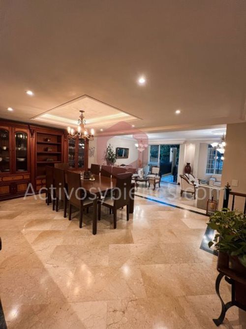 Casa de 4 alcobas en venta en Loma Del Escobero, Envigado, 382 m² · foto 4 de 24