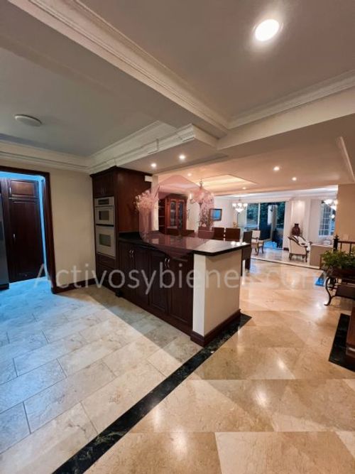 Casa de 4 alcobas en venta en Loma Del Escobero, Envigado, 382 m² · foto 5 de 24