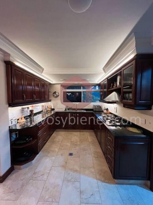 Casa de 4 alcobas en venta en Loma Del Escobero, Envigado, 382 m² · foto 7 de 24