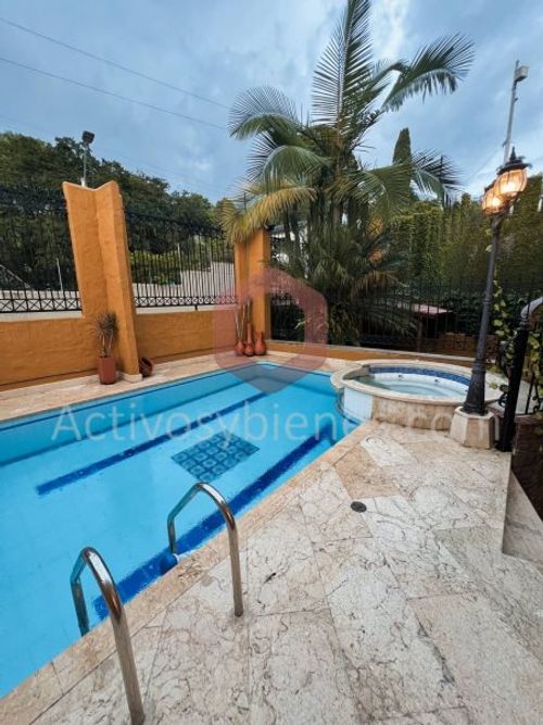 Casa de 4 alcobas en venta en Loma Del Escobero, Envigado, 382 m² · foto 8 de 24