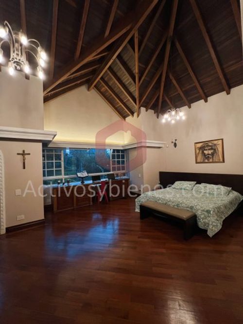 Casa de 4 alcobas en venta en Loma Del Escobero, Envigado, 382 m² · foto 13 de 24