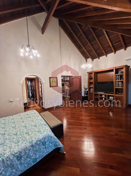 Casa de 4 alcobas en venta en Loma Del Escobero, Envigado, 382 m² · foto 14 de 24