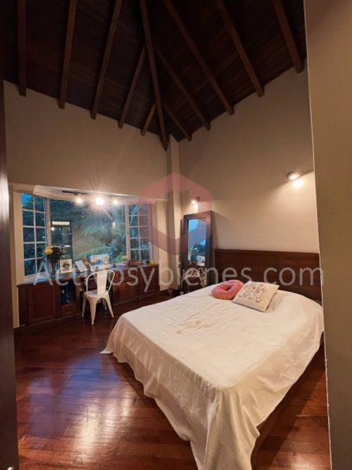Casa de 4 alcobas en venta en Loma Del Escobero, Envigado, 382 m² · foto 15 de 24