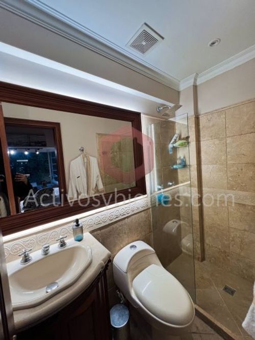 Casa de 4 alcobas en venta en Loma Del Escobero, Envigado, 382 m² · foto 23 de 24