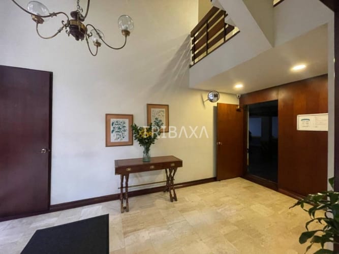 Apartamento de 3 alcobas en venta en Chicó Reservado, Bogotá, 198 m² · foto 2 de 10