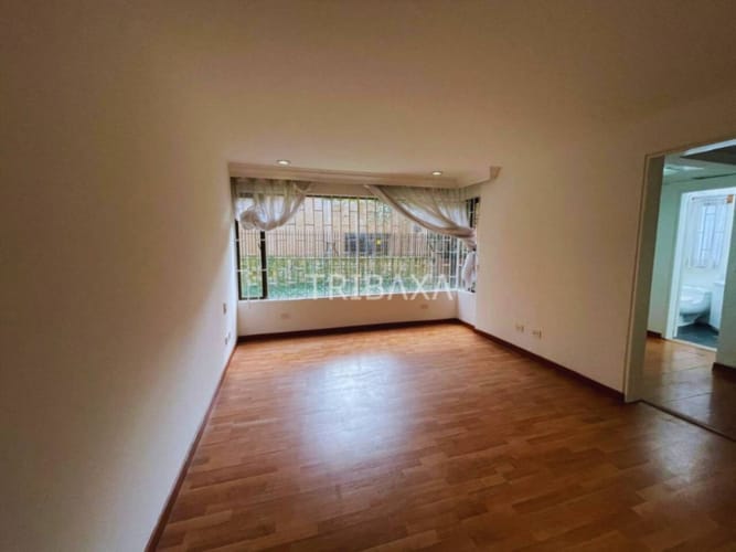 Apartamento de 3 alcobas en venta en Chicó Reservado, Bogotá, 198 m² · foto 9 de 10